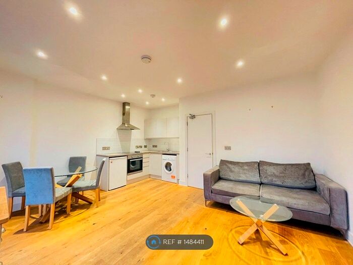 1 Bedroom Maisonette To Rent In Uxbridge Road, London, W12