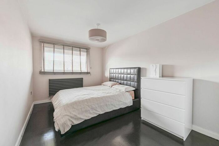 1 Bedroom Flat To Rent In Mary Dachelor Close, Camberwell, London, SE5