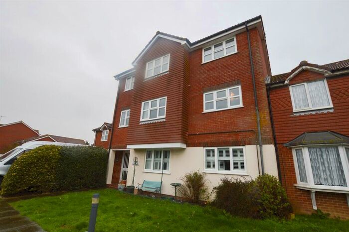 2 Bedroom Flat To Rent In Hudson Close, Eastbourne, BN23