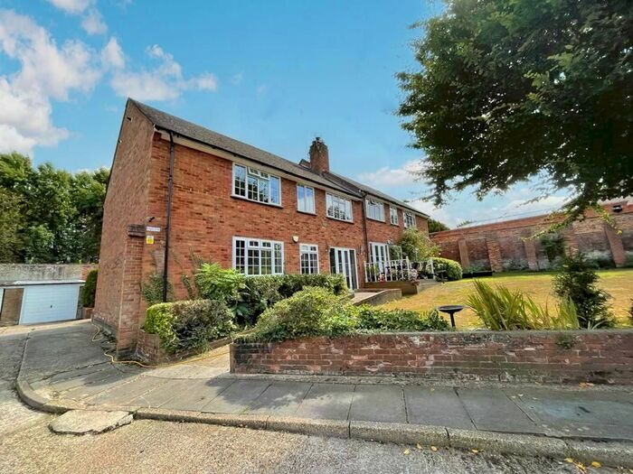 2 Bedroom Maisonette To Rent In The Bartons, Elstree Hill North, Elstree, WD6