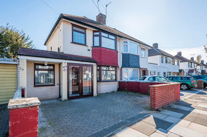 3 Bedroom Semi Detached House For Sale In Bracondale Road, Abbey Wood, SE2