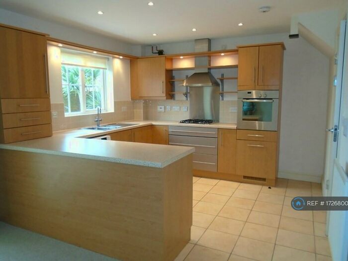 3 Bedroom Semi-Detached House To Rent In Daytona Quay, Eastbourne, BN23