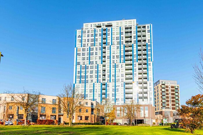 2 Bedroom Apartment To Rent In Kd Tower, Cotterells, HP1