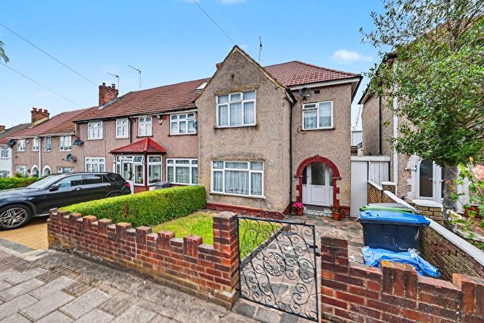 3 Bedroom Terraced House For Sale In Ballards Road, London, NW2