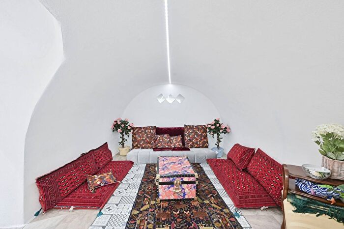 2 Bedroom Flat To Rent In Farm Street, Mayfair, London, W1J