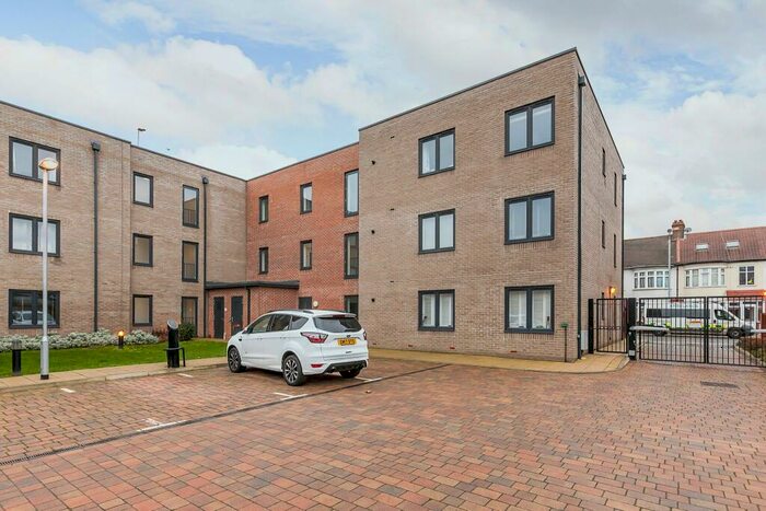 1 Bedroom Apartment To Rent In Hedley House, Hainault Road, Leytonstone, E11