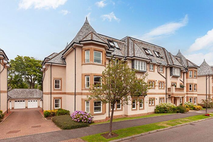 4 Bedroom Flat For Sale In / Rattray Drive, Edinburgh, EH10