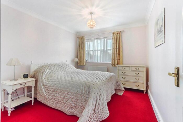 1 Bedroom Flat For Sale In Friern Park, N12