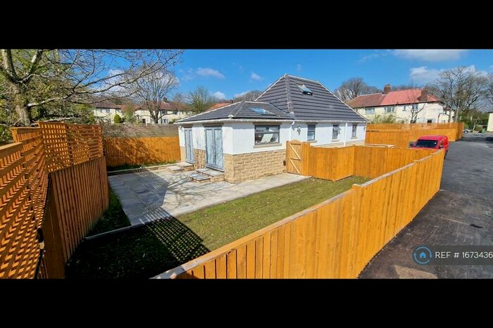 3 Bedroom Bungalow To Rent In Redesdale Place, Leeds, LS16