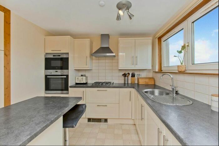 2 Bedroom Flat To Rent In , Longstone Street, Edinburgh, EH14