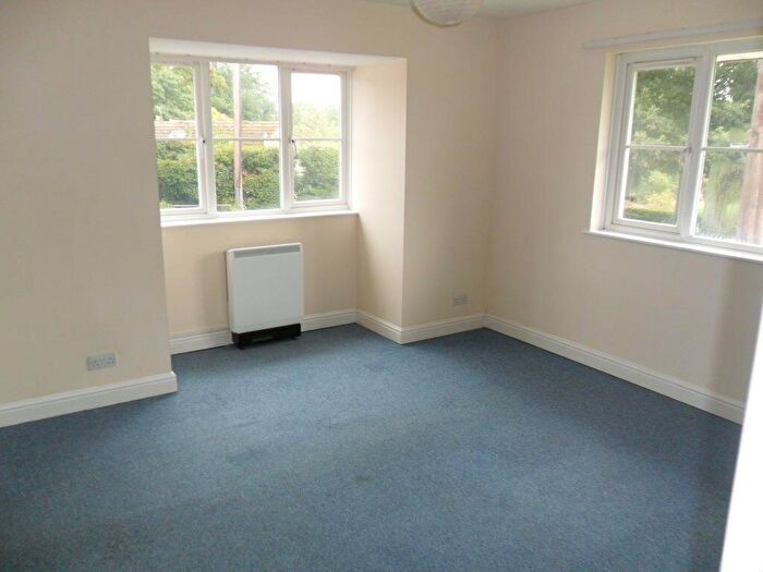 1 Bedroom Flat To Rent In Crossroads House, Lindford. Hampshire, GU35