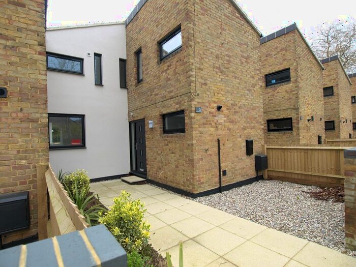 3 Bedroom End Of Terrace House To Rent In Royal Sovereign Avenue, Chatham, ME4