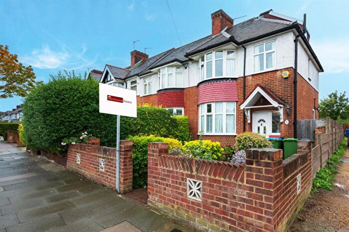 3 Bedroom End Of Terrace House For Sale In Earlshall Road, London, SE9