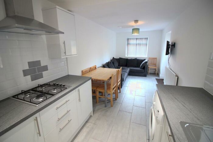 6 Bedroom House To Rent In Treorchy Street, Cathays, CF24