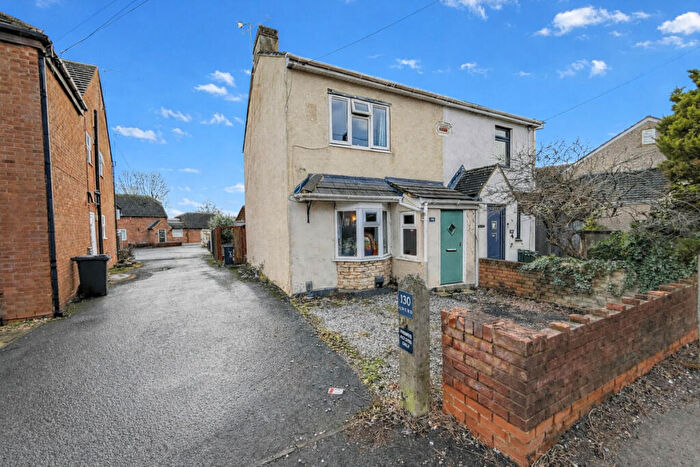 2 Bedroom Semi-Detached House For Sale In Beechcroft Road, Swindon, SN2