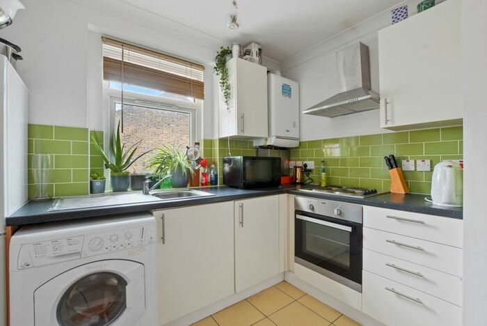 3 Bedroom Flat To Rent In Willesden Lane, London, NW6