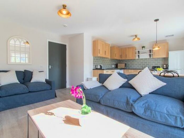 4 Bedroom Flat To Rent In Morrison Circus, Edinburgh, EH3