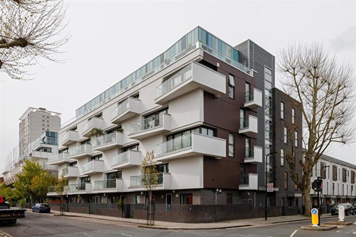 2 Bedroom Flat For Sale In Forest Road, Hackney, E8
