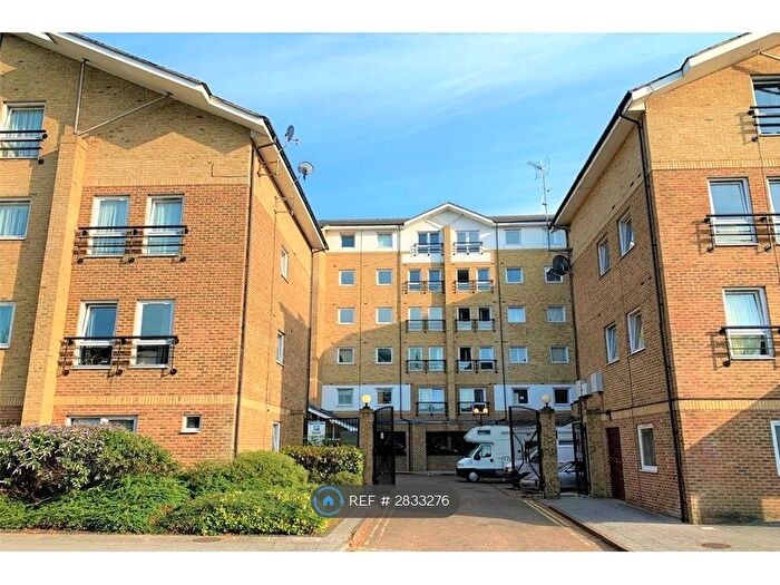 2 Bedroom Flat To Rent In Salisbury House, Wallington, SM6