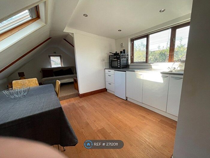 1 Bedroom Flat To Rent In Foxholes Hill, Exmouth, EX8