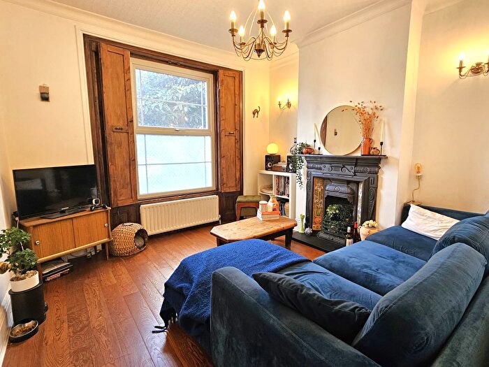 1 Bedroom Flat To Rent In New Cross Road, London, SE14