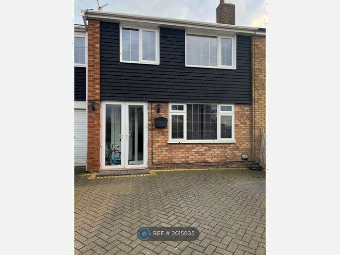 4 Bedroom Semi-Detached House To Rent In Kinross Crescent, Luton, LU3