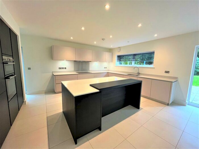 4 Bedroom Detached House To Rent In Regency Drive, Exeter, EX2