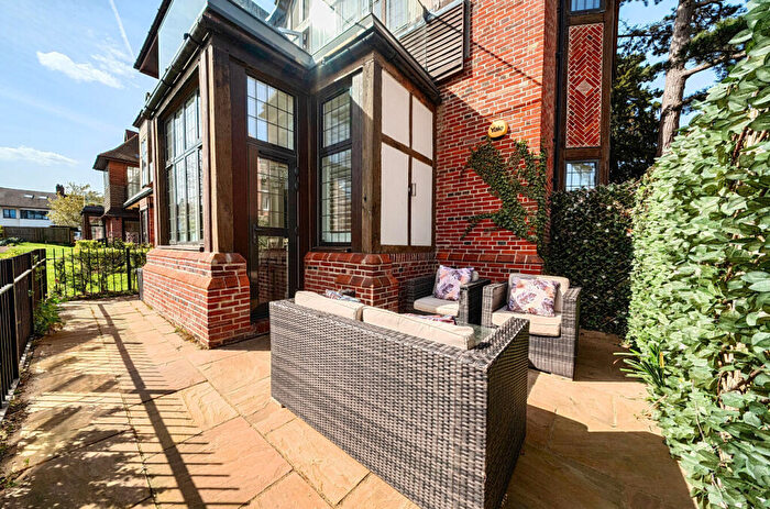 2 Bedroom Apartment For Sale In Acorn Way, Farnborough, Orpington, Kent, BR6