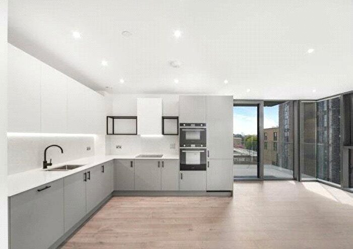 2 Bedroom Apartment To Rent In Willowbrook House, Coster Avenue, Woodberry Down, N4