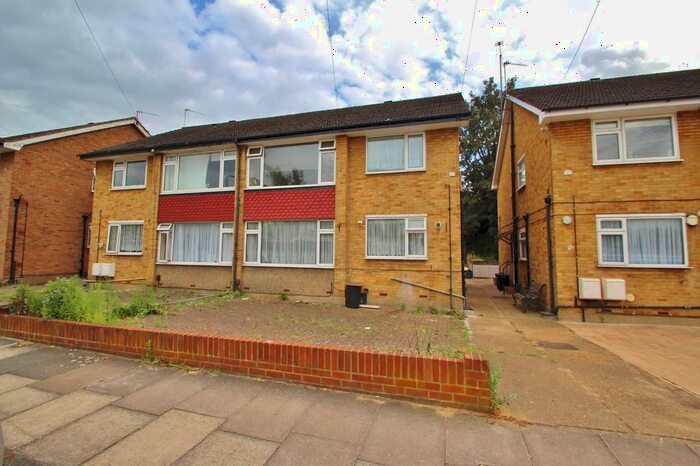 2 Bedroom Maisonette To Rent In Margaret Way, Ilford, IG4