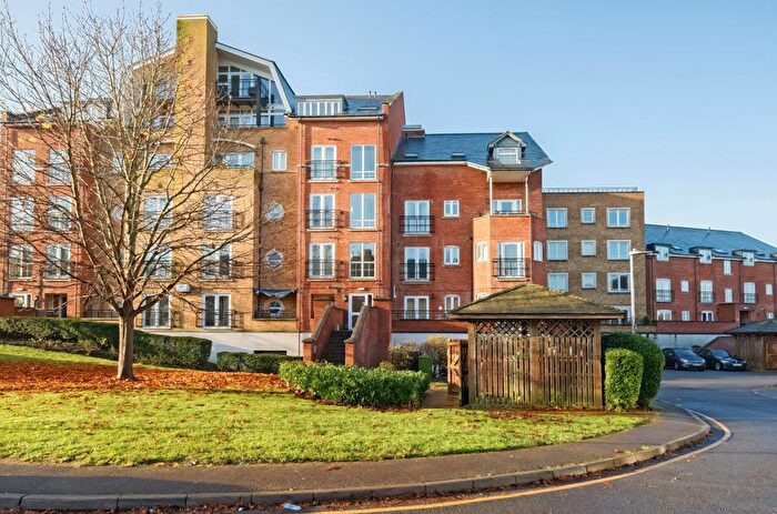 2 Bedroom Flat To Rent In Iliffe Close, Reading, RG1