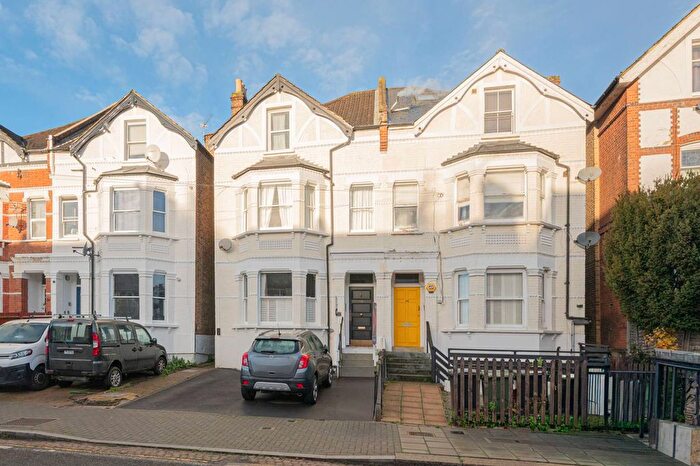 2 Bedroom Flat To Rent In Gleneagle Road, Streatham, London, SW16
