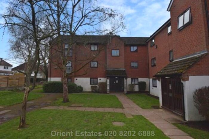 Studio For Sale In Wheatley Close, London, NW4