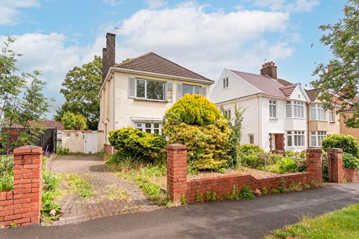 3 Bedroom Detached House For Sale In Llanwern Road, Newport, NP19