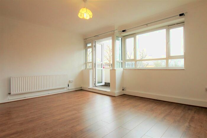 3 Bedroom Flat To Rent In Esher Gardens, London, SW19