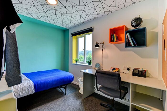 8 Bedroom Semi-Detached House To Rent In Auckland Drive, Brighton, BN2