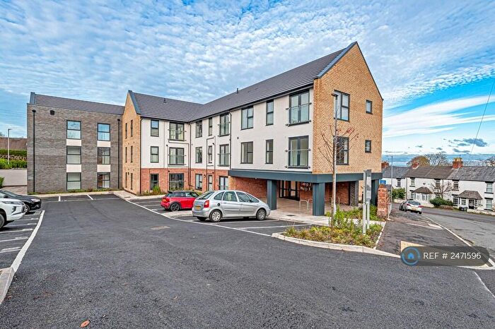 2 Bedroom Flat To Rent In Gospel Heights, Heswall, Wirral, CH60