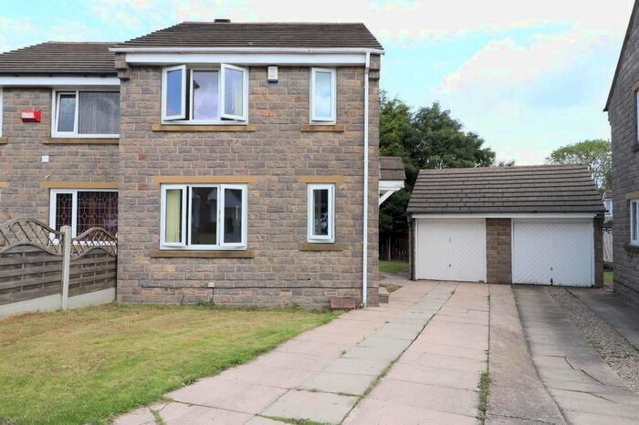 3 Bedroom Detached House To Rent In Norwood Crescent, Stanningley, Pudsey, West Yorkshire, Uk, LS28