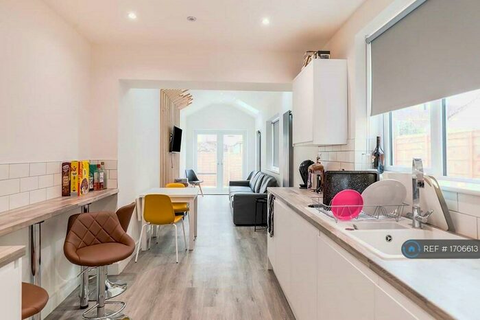 7 Bedroom End Of Terrace House To Rent In Lawson Road, Southsea, PO5