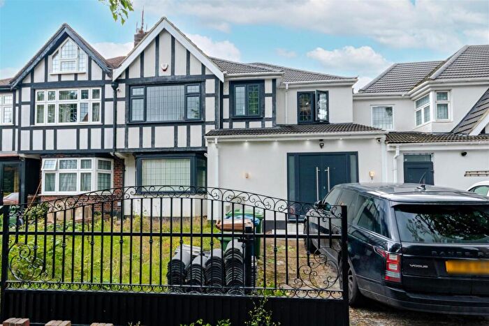 4 Bedroom Semi-Detached House For Sale In Uxbridge Road, Pinner, HA5