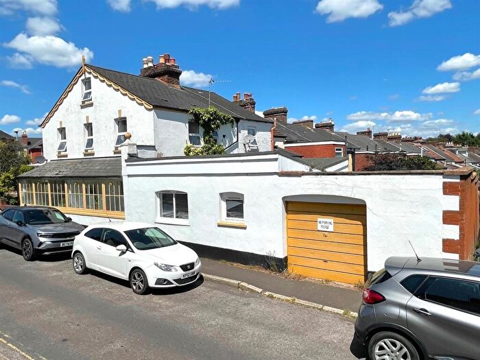 4 Bedroom End Of Terrace House For Sale In Hamlin Lane, Heavitree, Exeter, EX1