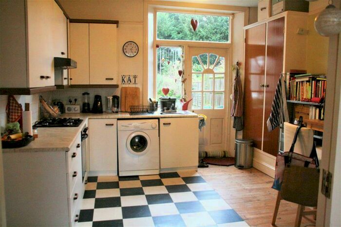 1 Bedroom Flat To Rent In Underhill Road, SE22
