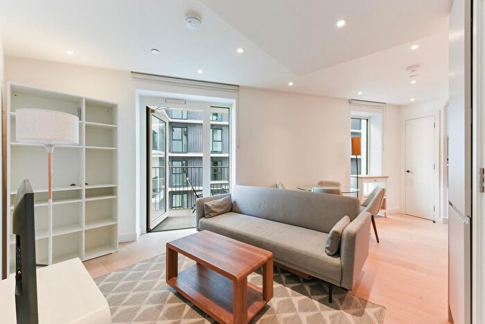 1 Bedroom Flat To Rent In Lincoln Apartments, White City Living, London, W12