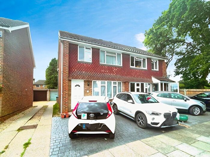 3 Bedroom Semi-Detached House To Rent In Chyngton Close, Sidcup, DA15