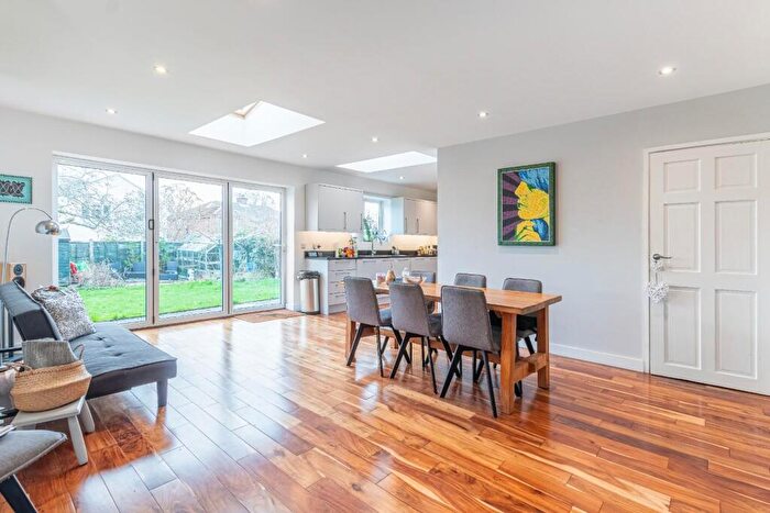 4 Bedroom Semi-Detached House For Sale In Drummond Ride, Tring, HP23