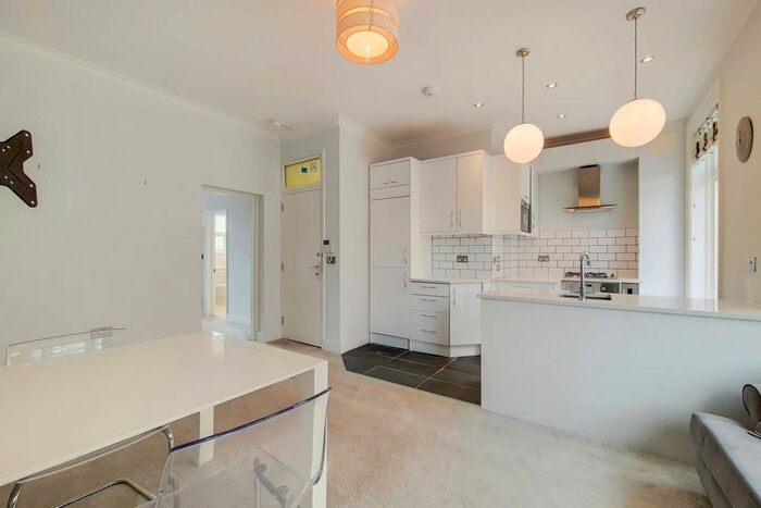 1 Bedroom Flat To Rent In Barons Court Road, Barons Court, London, W14