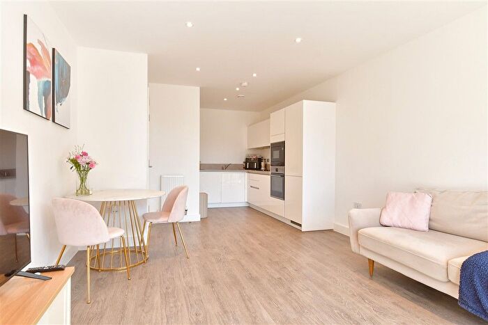 1 Bedroom Flat For Sale In Corys Road, Rochester, Kent, ME1