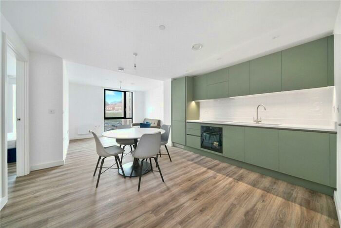 2 Bedroom Apartment To Rent In Viva Court, Kimpton Road, Luton, LU2