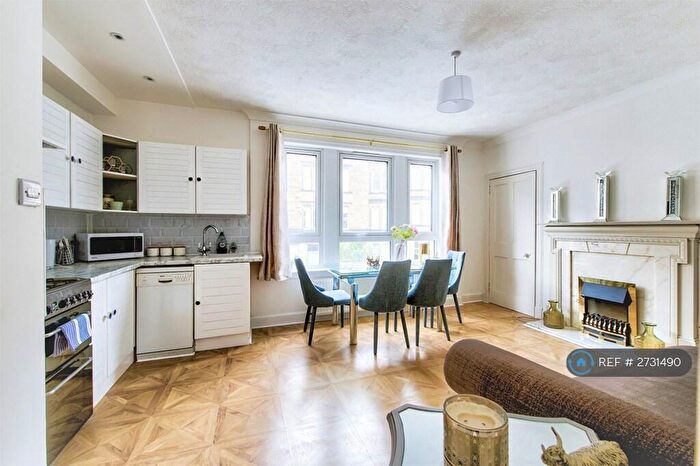 3 Bedroom Flat To Rent In Bellevue Road, Edinburgh, EH7