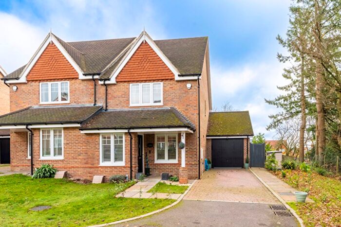 3 Bedroom Semi Detached House For Sale In Saffron Grove, Crowborough, TN6